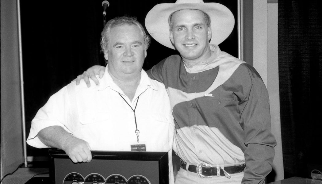 Garth Brooks Remembers Dewayne Blackwell, ‘Friends in Low Places’ Songwriter: Exclusive