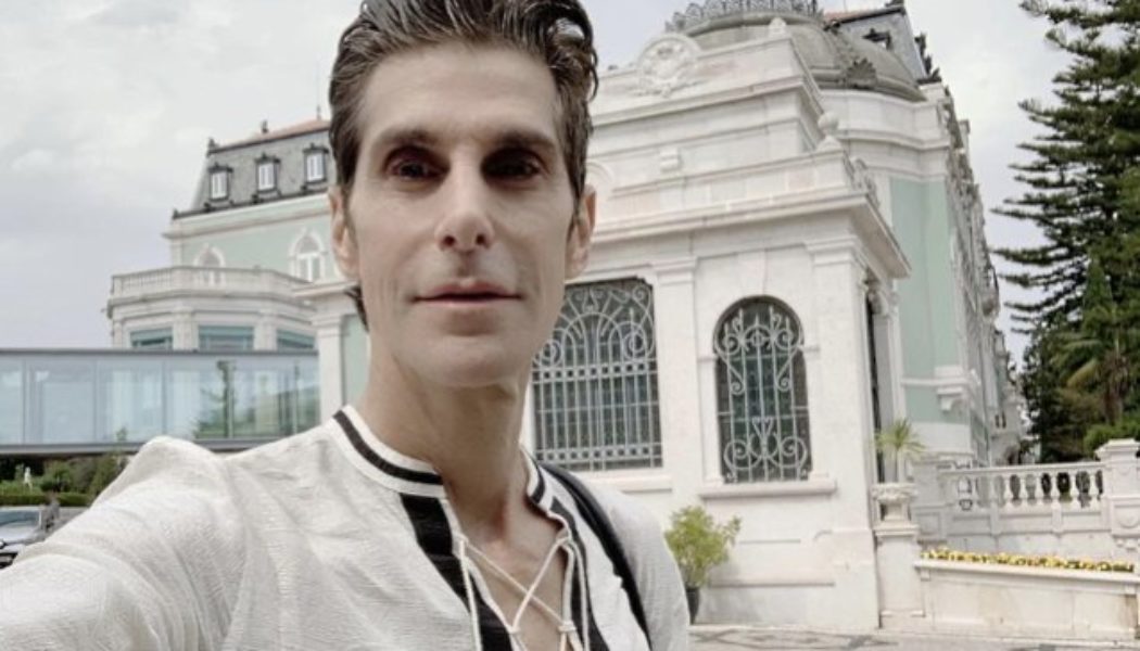 Hear PERRY FARRELL With TAYLOR HAWKINS And DAVID BRYAN On New KIND HEAVEN ORCHESTRA Single ‘Mend’