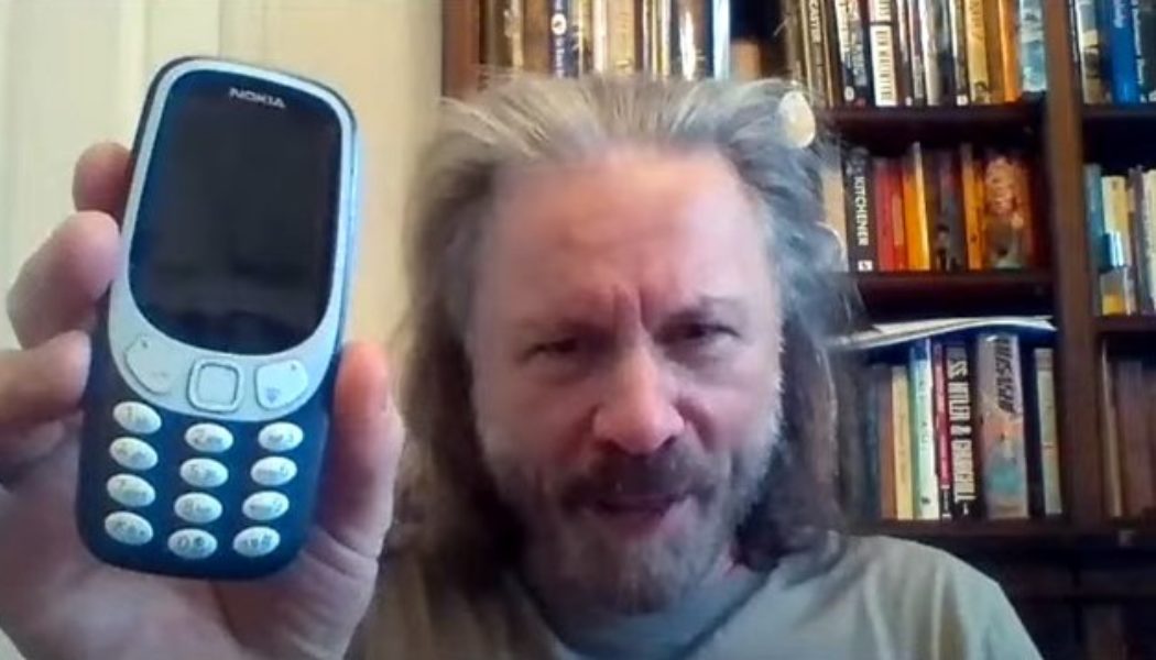 IRON MAIDEN’s BRUCE DICKINSON Finally Gets A Smartphone: ‘My Life Is Going To Suck From Now On’