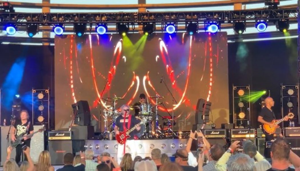 SAMMY HAGAR & THE CIRCLE Kick Off U.S. Tour In Key West, Florida (Video)