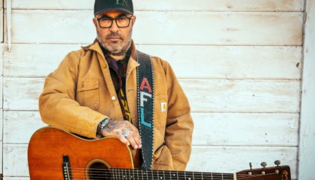 STAIND’s AARON LEWIS Rails Against U.S. Government: ‘We Can’t Just Sit On Our Asses And Watch Them Do S**t Anymore’