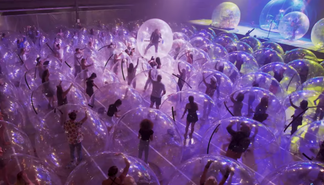 Wayne Coyne Takes CBS Sunday Morning Behind the Scenes of the Flaming Lips’ Space Bubble Concerts