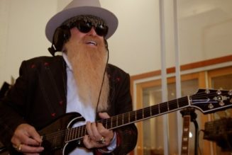 ZZ TOP’s BILLY GIBBONS To Host ‘America Salutes You: Guitar Legends 4’ On AXS TV