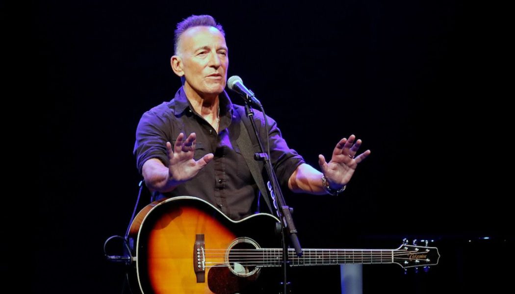 Bruce Springsteen Jokes About DWI Arrest: “An Act So Heinous That it Offended the Entire Fuckin’ United States!”