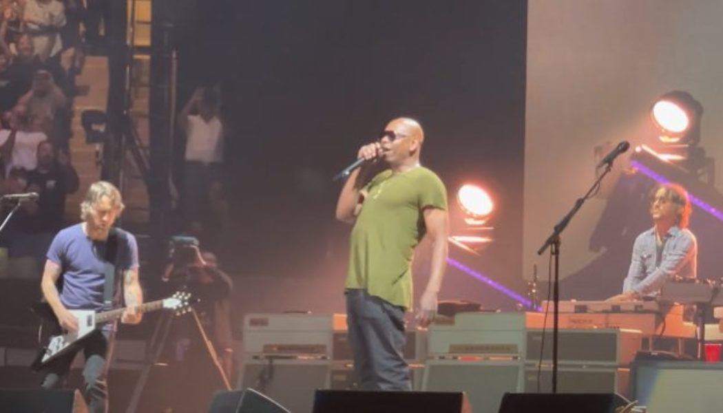 DAVE CHAPPELLE Joins FOO FIGHTERS On Stage At Madison Square Garden For Cover Of RADIOHEAD’s ‘Creep’ (Video)