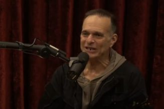 DAVID LEE ROTH Explains Why He Didn’t Last In HOWARD STERN’s Seat On CBS RADIO Morning Show In 2006