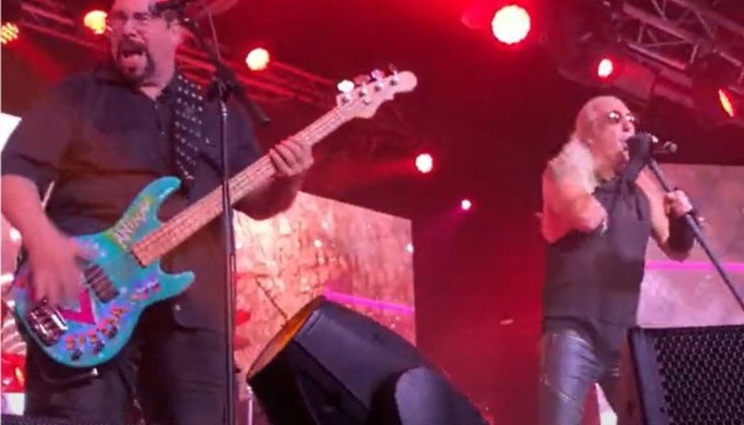 DEE SNIDER Joined By MARK MENDOZA For Performance Of TWISTED SISTER’s ‘Under The Blade’ At Long Island Concert (Video)