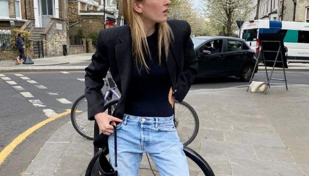 Low-Slung Jeans Are Back, and This Is How to Wear Them in 2021