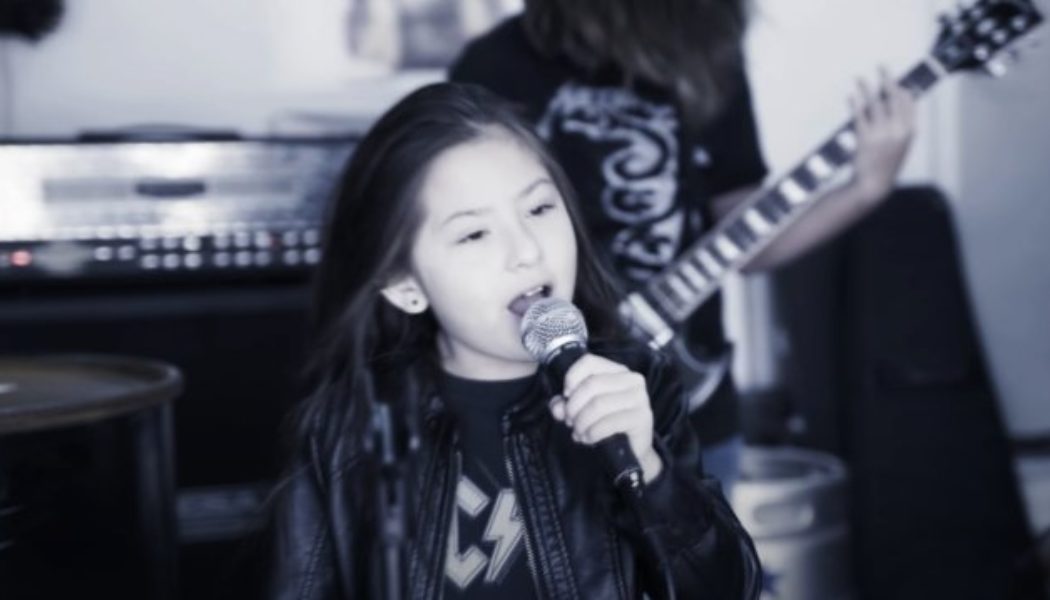 Watch Eight-Year-Old Girl Sing SEPULTURA’s ‘Roots Bloody Roots’