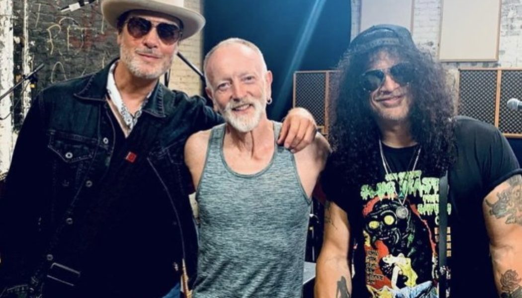 Watch SLASH, PHIL COLLEN And ROBERT DELEO Perform JIMI HENDRIX’s ‘Fire’