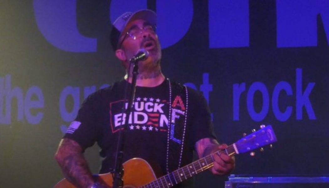 AARON LEWIS Drunkenly Performs STAIND’s ‘It’s Been A While’ Twice During Delaware Concert (Video)