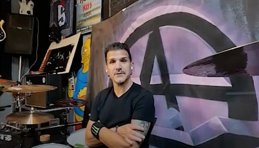 ANTHRAX’s CHARLIE BENANTE Goes Head To Head With JESSICA BURDEAUX For Game Of Drummer’s Horse