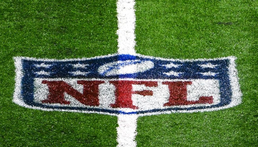 Apple Reportedly in Talks With NFL to Stream Sunday Ticket Games