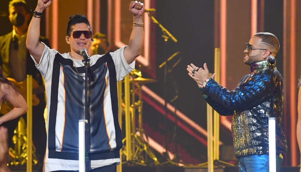 Chino y Nacho Reunite at 2021 Premios Juventud for Emotional Performance