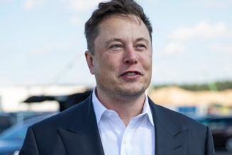 Elon Musk Denies That He Once Tried To Oust Tim Cook as CEO of Apple