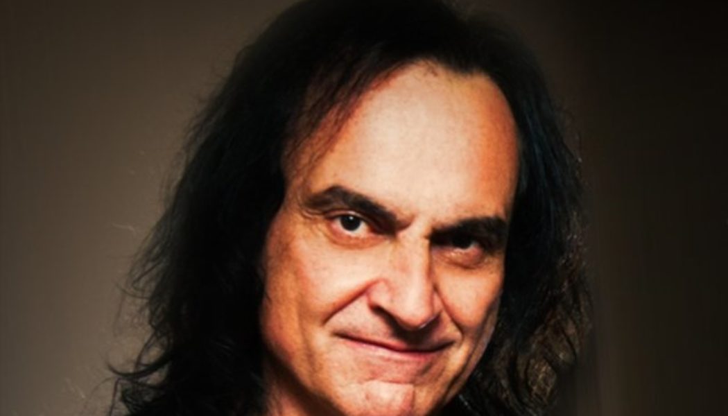 How VINNY APPICE’s First Name Ended Up Getting Misspelled On BLACK SABBATH’s ‘Mob Rules’ Album