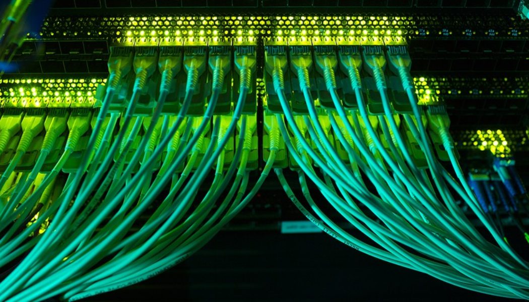 Japanese Researchers Create Record-Breaking 319Tbps Internet Speeds