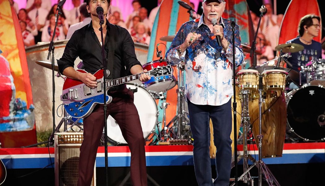 John Stamos Performs With Beach Boys on CNN’s Fourth of July Special