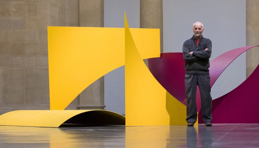 Legendary British Sculptor Phillip King Dead at 87