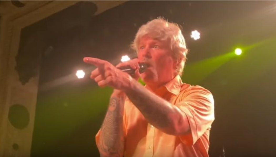 LIMP BIZKIT’s FRED DURST Debuts Unrecognizable New Look At Chicago Concert (Video)