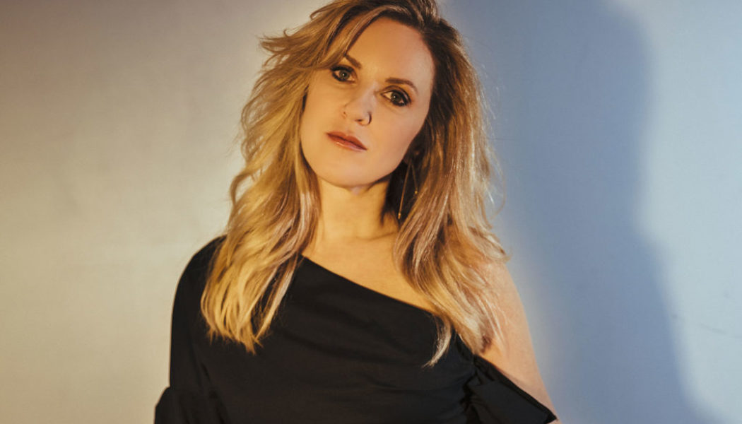 Liz Phair Exits Summer Tour With Alanis Morissette & Garbage