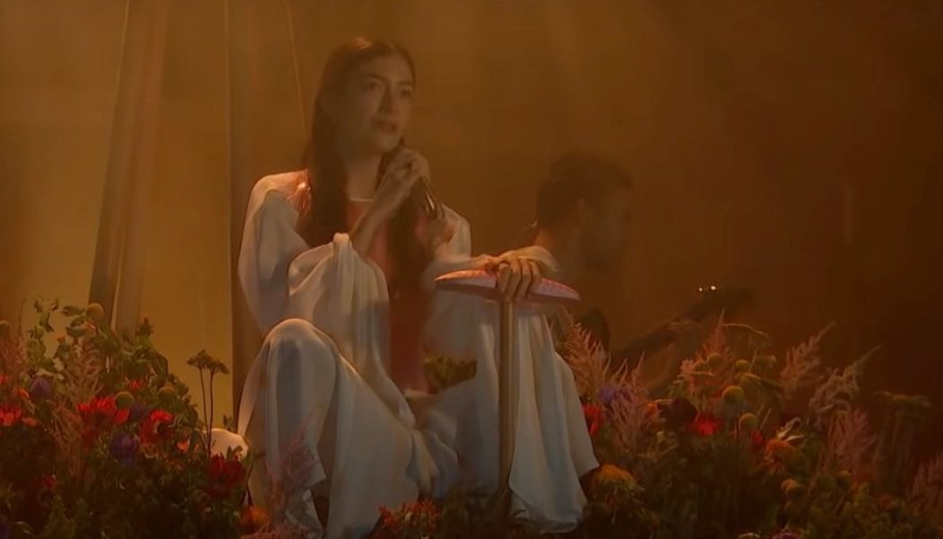 Lorde Performs “Stoned at the Nail Salon” Live for First Time on Seth Meyers: Watch