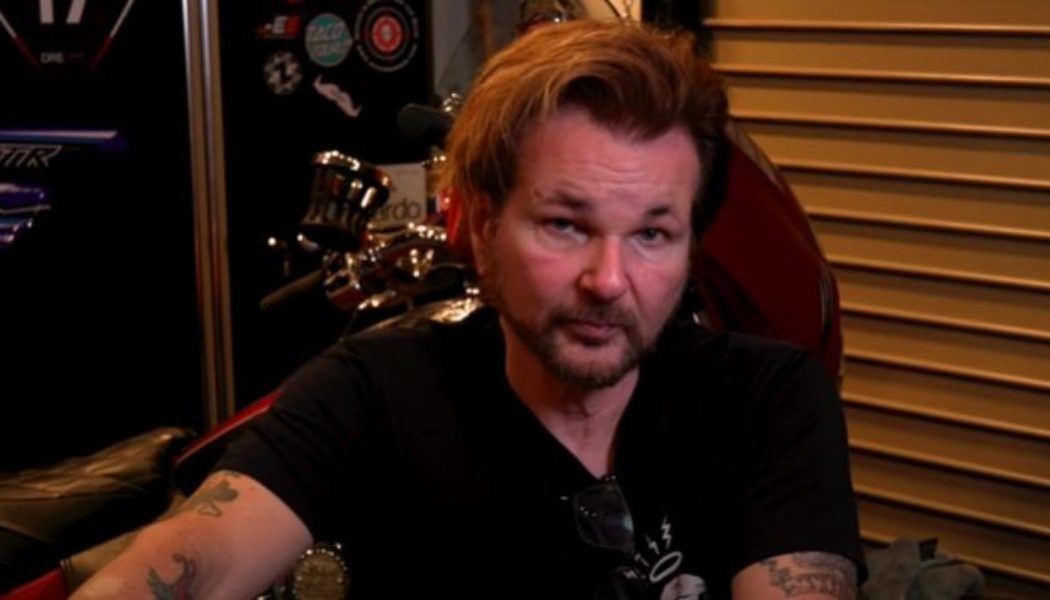 POISON’s RIKKI ROCKETT Tests Positive For COVID-19 After Being Fully Vaccinated