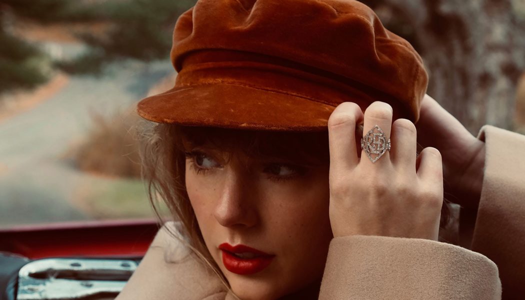 Taylor Swift Shows Off ‘Renegade’ Photo by Blake Lively & Ryan Reynolds’ Daughter James