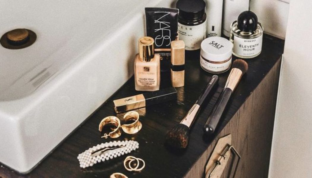 The Right Way to Clean Your Makeup Brushes, According to a Pro