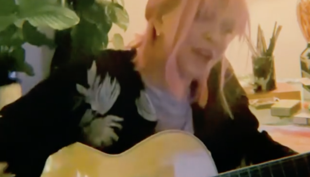 Watch Courtney Love Emotionally Cover Britney Spears’ ‘Lucky’