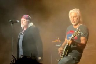 Watch GEORGE LYNCH Rejoin DOKKEN On Stage In Moline, Illinois