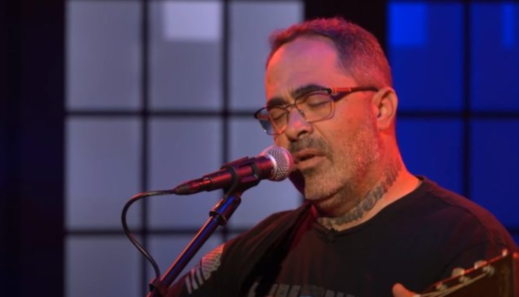 Watch STAIND’s AARON LEWIS Perform Controversial New Single, ‘Am I The Only One’, On ‘Candace’ Show