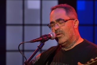 Watch STAIND’s AARON LEWIS Perform Controversial New Single, ‘Am I The Only One’, On ‘Candace’ Show