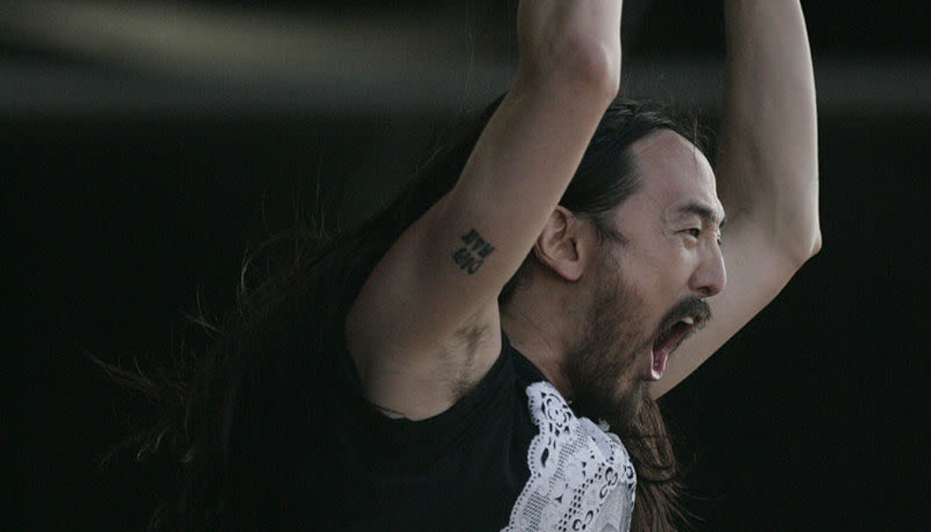 Watch Steve Aoki Perform With All Time Low At Lollapalooza 2021