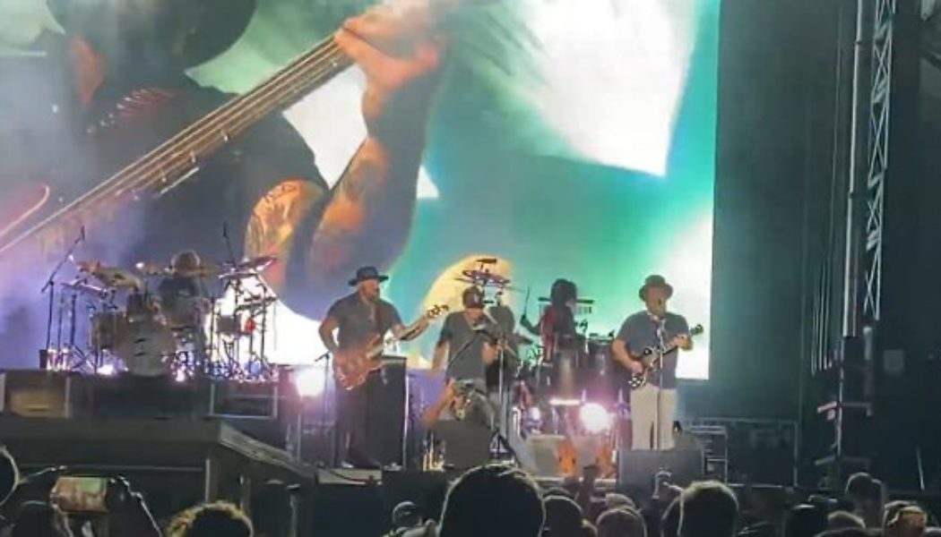 Watch ZAC BROWN BAND Perform Cover Of METALLICA’s ‘Enter Sandman’ At TWIN CITIES SUMMER JAM