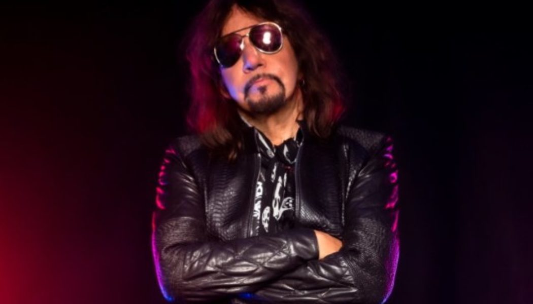 ACE FREHLEY’s 1973 Gibson Les Paul Deluxe Guitar Expected To Fetch Between $150,000 And $250,000 At Auction