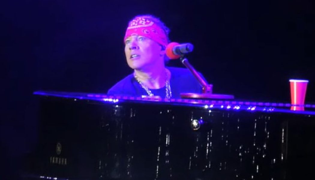 AXL ROSE Pays Tribute To Rapper BIZ MARKIE At GUNS N’ ROSES’ East Rutherford Concert (Video)