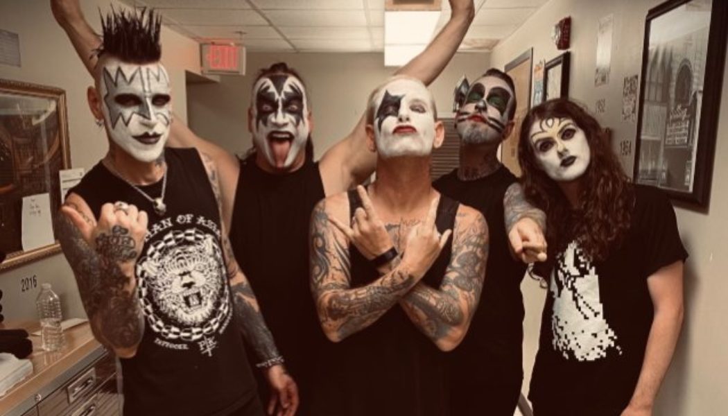 COREY TAYLOR And Solo Band Don KISS Makeup For Springfield, Missouri Concert (Video)