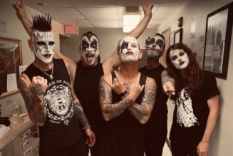 COREY TAYLOR And Solo Band Don KISS Makeup For Springfield, Missouri Concert (Video)