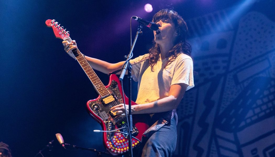 Courtney Barnett Takes a Stroll Down ‘Rae Street’ on ‘Tonight Show’: Watch