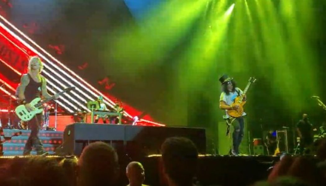 GUNS N’ ROSES Kicks Off Summer 2021 Tour In Hershey, Pennsylvania (Video)