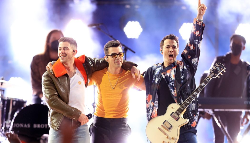 Jonas Brothers Bring ‘Remember This’ to the Tokyo Olympics Closing Ceremony