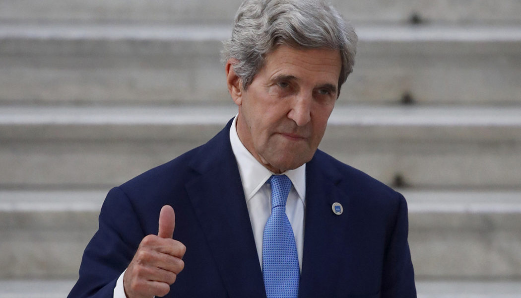 Kerry in Japan to discuss effort to cut emissions