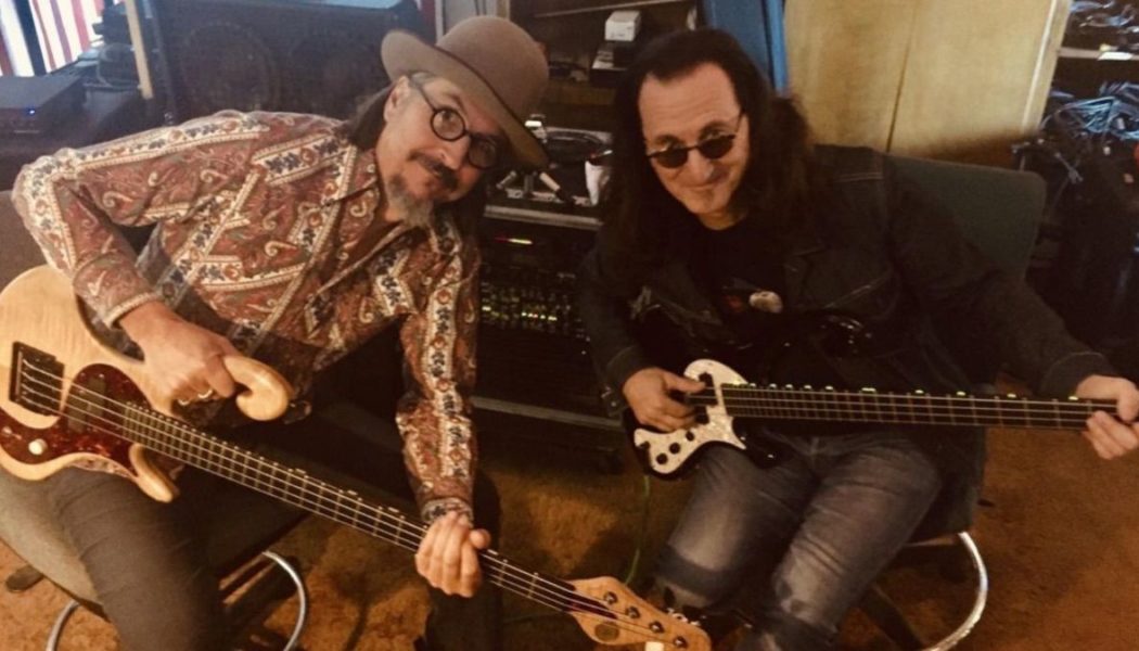 Les Claypool Is “Learning from the Master” Geddy Lee for Primus’ RUSH Tribute Tour