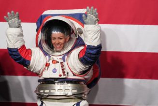 NASA’s new space suits are delayed, making a 2024 Moon landing ‘not feasible’