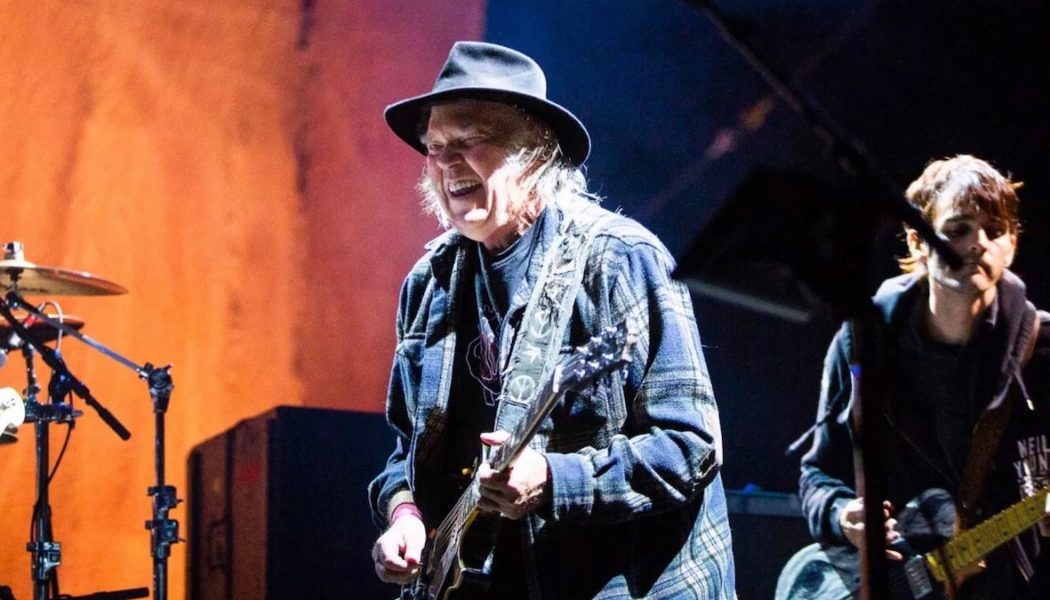 Neil Young on COVID-Era Concerts: “These Are Super-Spreader Events”