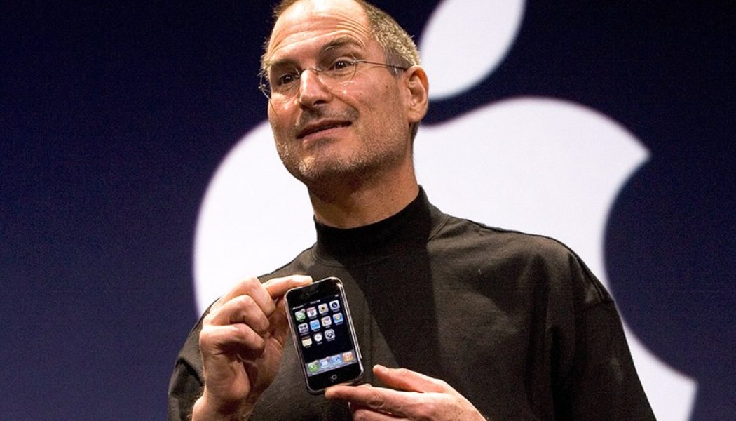 One of Steve Jobs’ Last Emails Outline Plans for Apple “iPhone Nano”