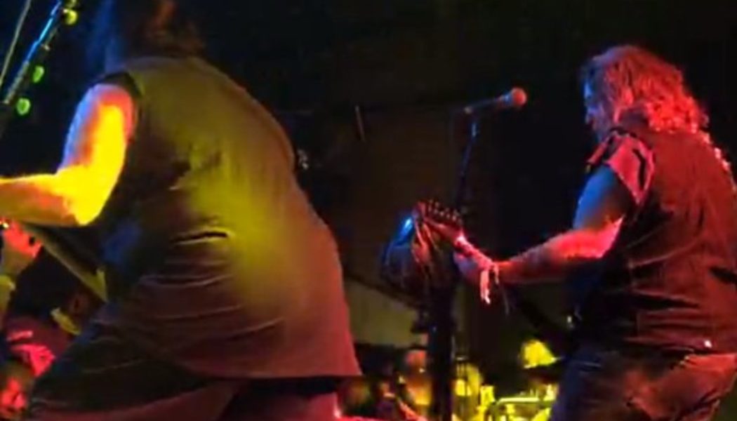 SOULFLY Plays First Show With FEAR FACTORY Guitarist DINO CAZARES (Video)