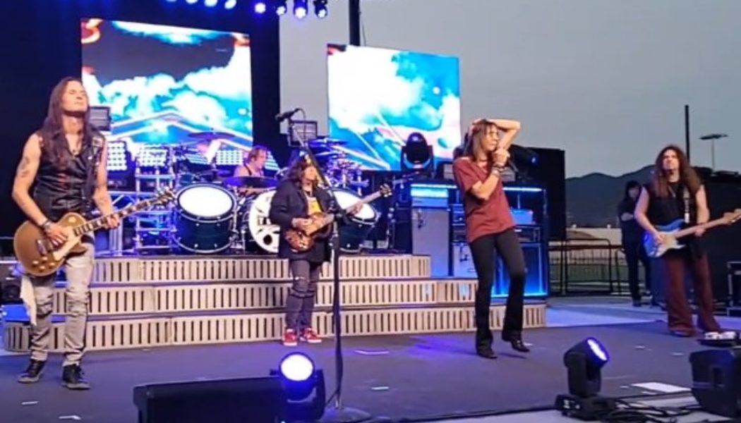 TESLA Kicks Off Summer Tour Without Guitarist FRANK HANNON; HOWIE SIMON Steps In