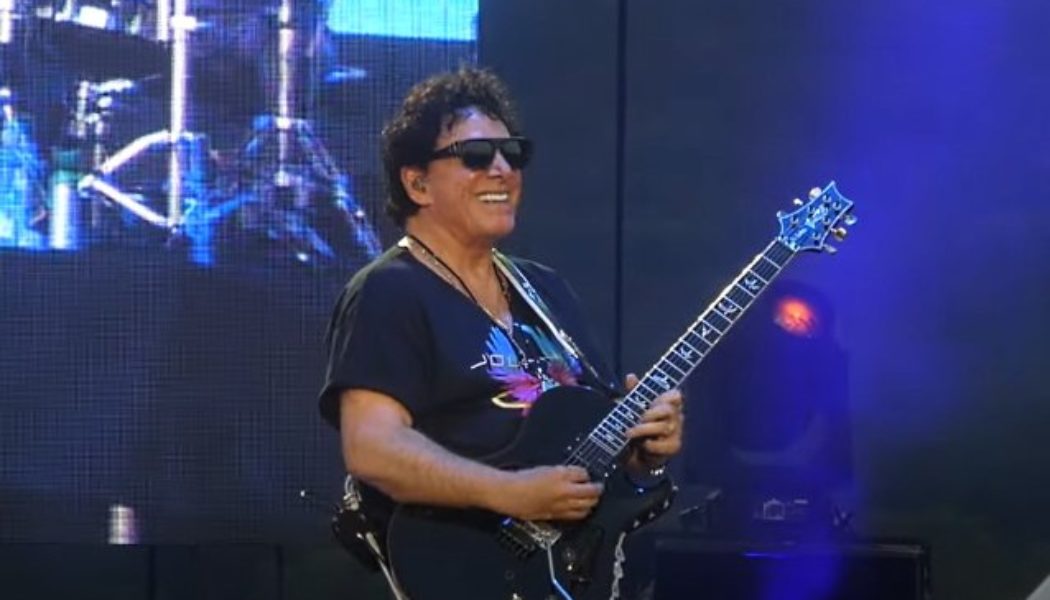 Watch JOURNEY Perform In Grantville, Pennsylvania